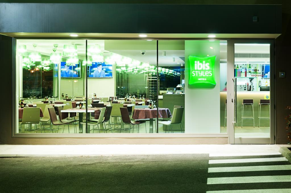 Hotel Ibis Styles Lleida Torrefarrera Екстер'єр фото