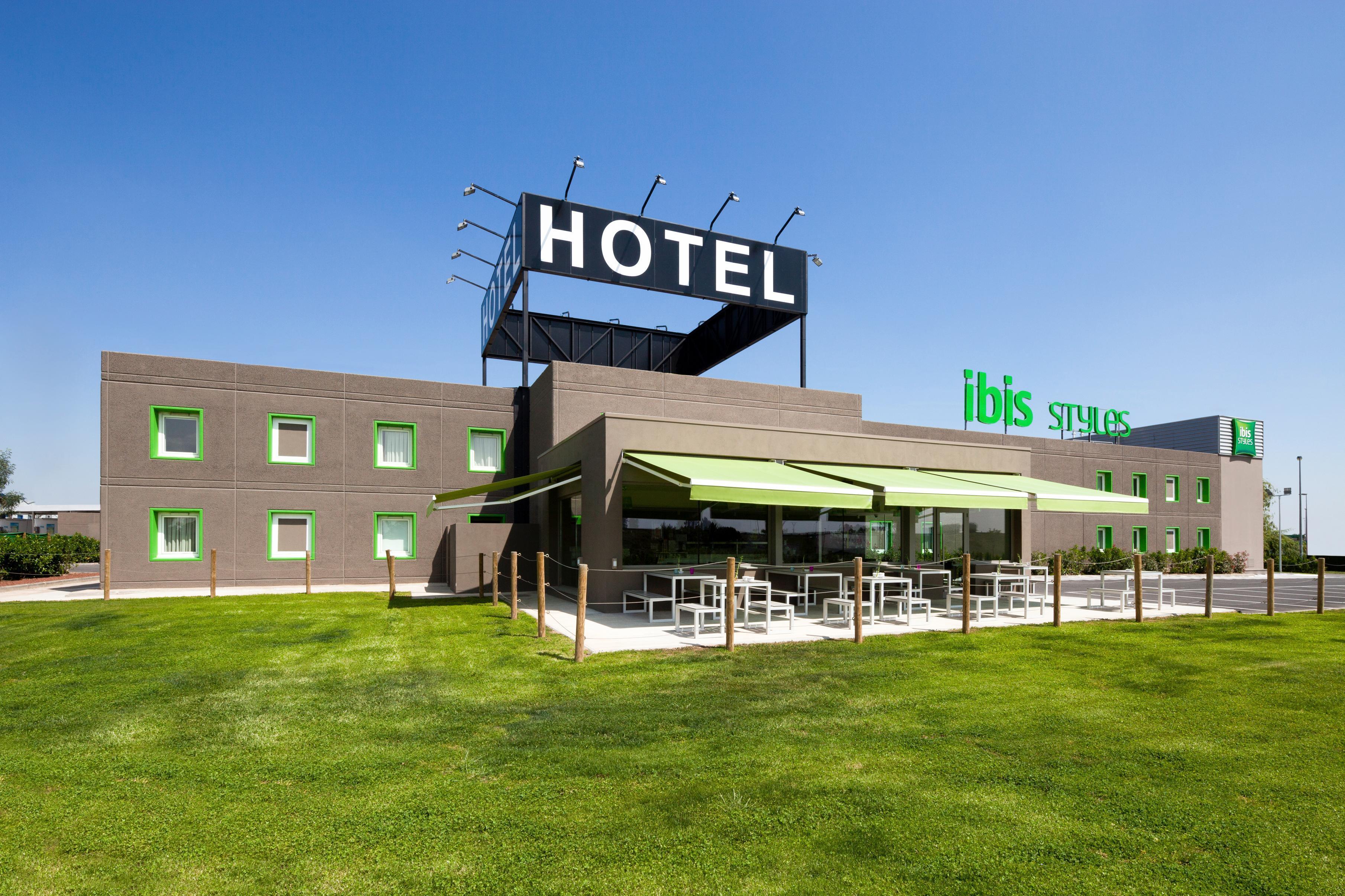Hotel Ibis Styles Lleida Torrefarrera Екстер'єр фото