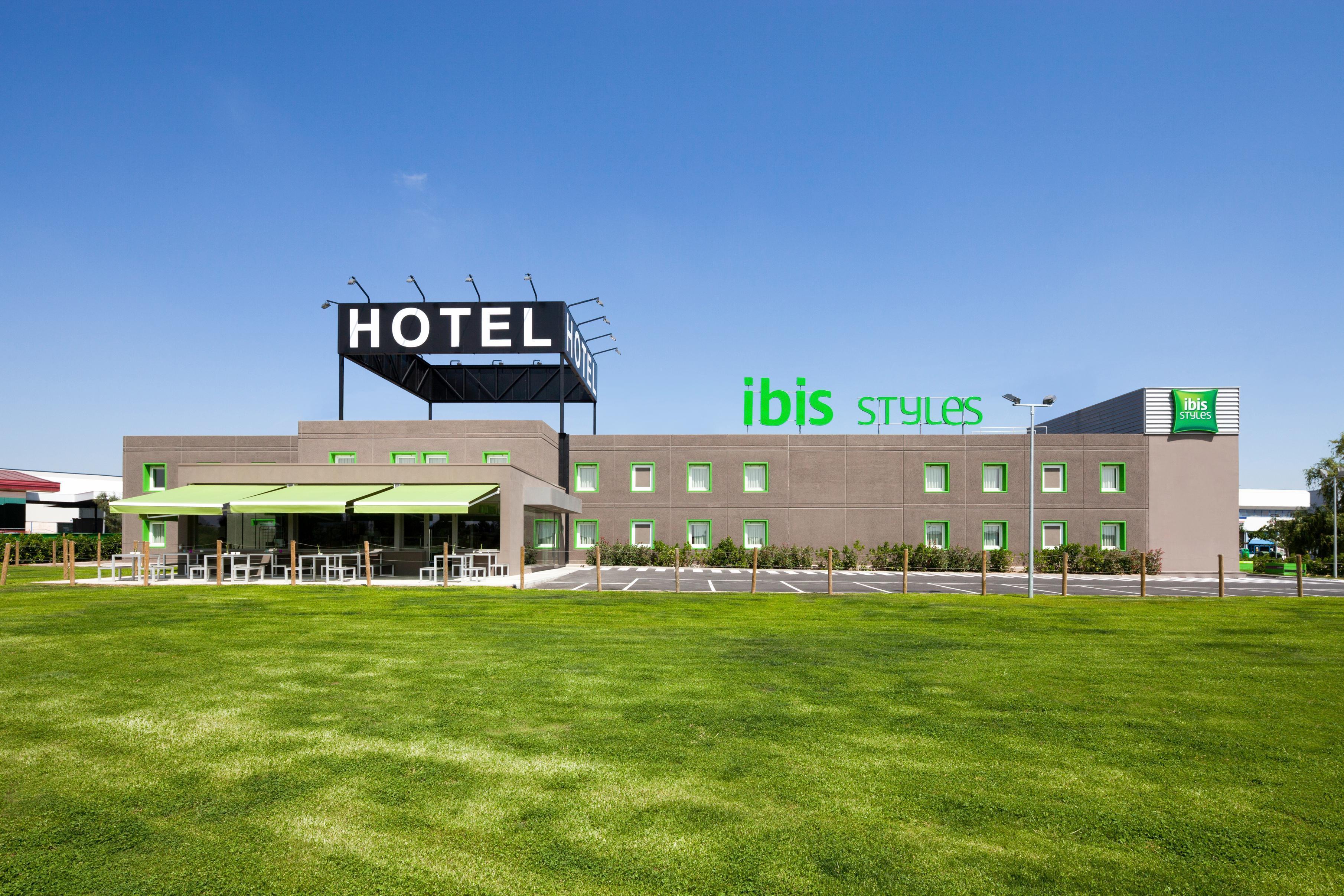 Hotel Ibis Styles Lleida Torrefarrera Екстер'єр фото